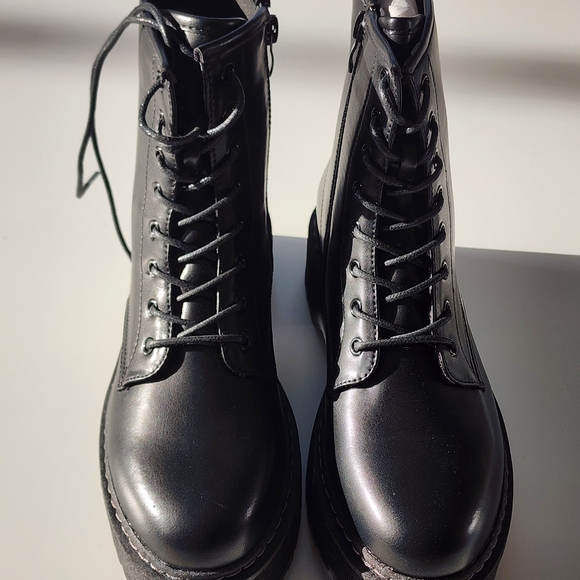 Steve Madden Black Lace-Up Platform Combat Boots - Picture 2 of 3